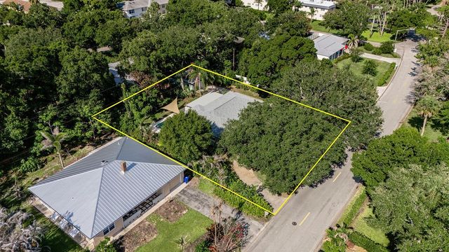 877 22nd Place, Vero Beach, FL 32960