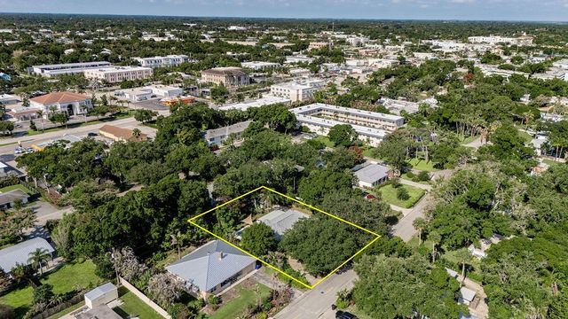 877 22nd Place, Vero Beach, FL 32960