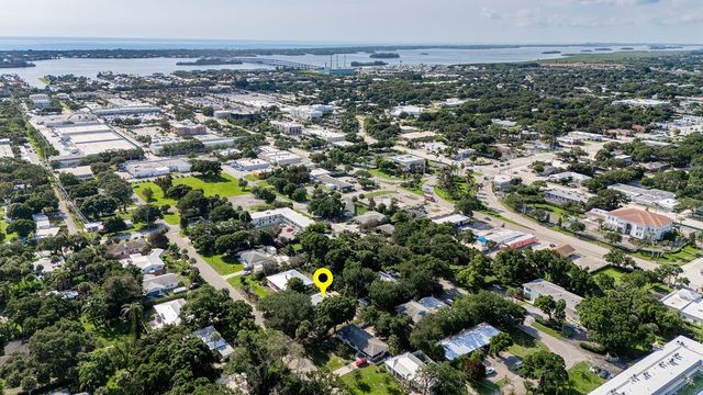 877 22nd Place, Vero Beach, FL 32960