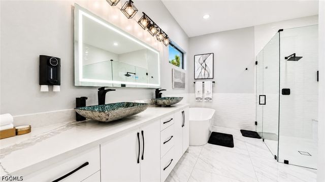 3611 Gulfstream PKWY, Cape Coral, FL 33993