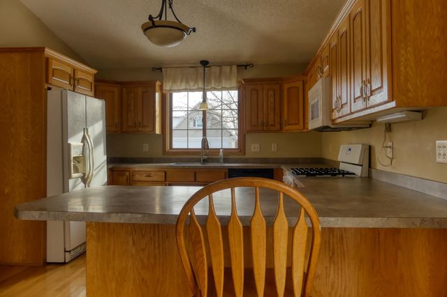 6176 Goodview Trail N, Hugo, MN 55038