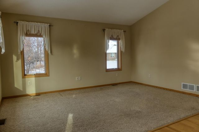 6176 Goodview Trail N, Hugo, MN 55038