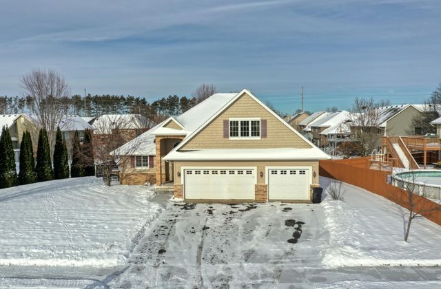 6176 Goodview Trail N, Hugo, MN 55038