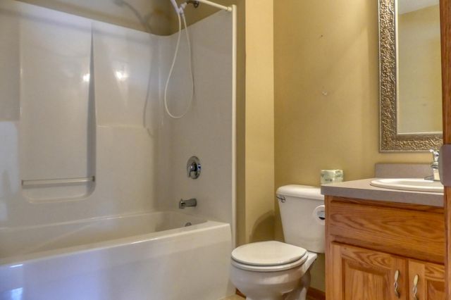 6176 Goodview Trail N, Hugo, MN 55038