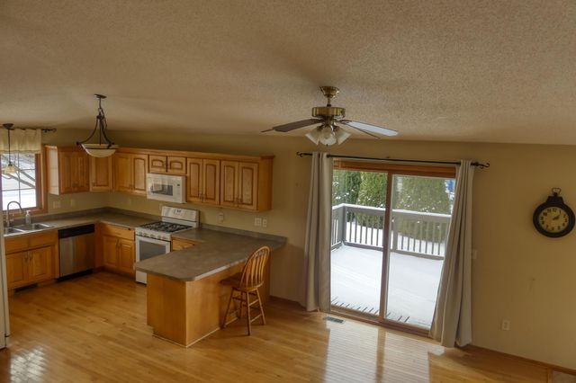 6176 Goodview Trail N, Hugo, MN 55038