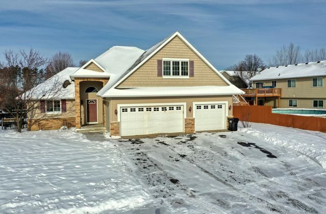 6176 Goodview Trail N, Hugo, MN 55038