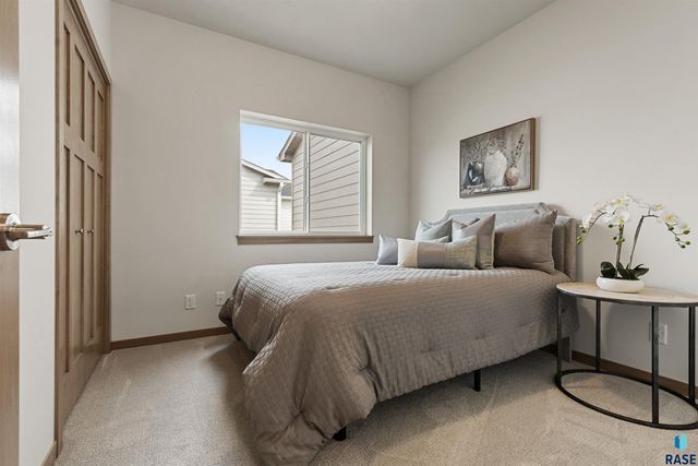 9208 W Counsel St Street, Sioux Falls, SD 57106