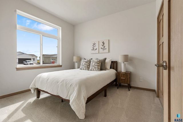 9208 W Counsel St Street, Sioux Falls, SD 57106