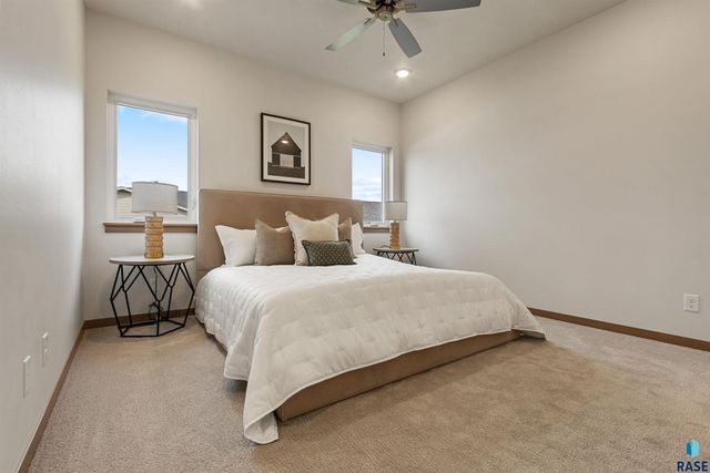 9208 W Counsel St Street, Sioux Falls, SD 57106