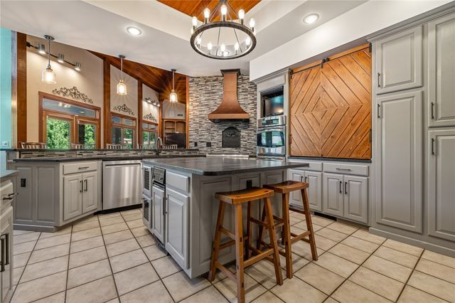4542 Oaklawn Estates Lane, Harrison, AR 72601