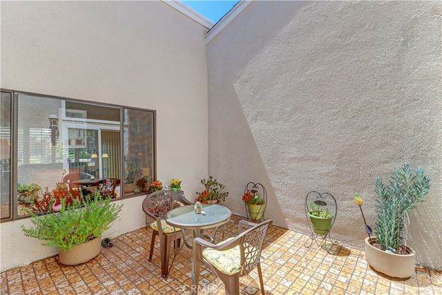 8566 Fallbrook Cir, 706-B, Huntington Beach, CA 92646