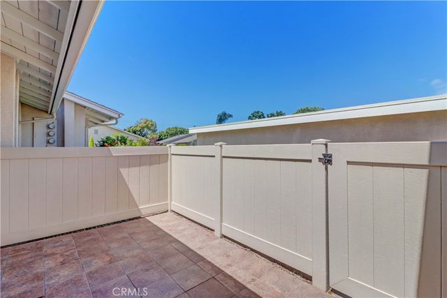 8566 Fallbrook Cir, 706-B, Huntington Beach, CA 92646