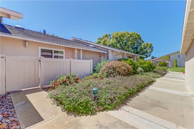 8566 Fallbrook Cir, 706-B, Huntington Beach, CA 92646