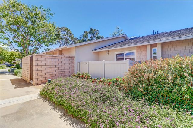 8566 Fallbrook Cir, 706-B, Huntington Beach, CA 92646