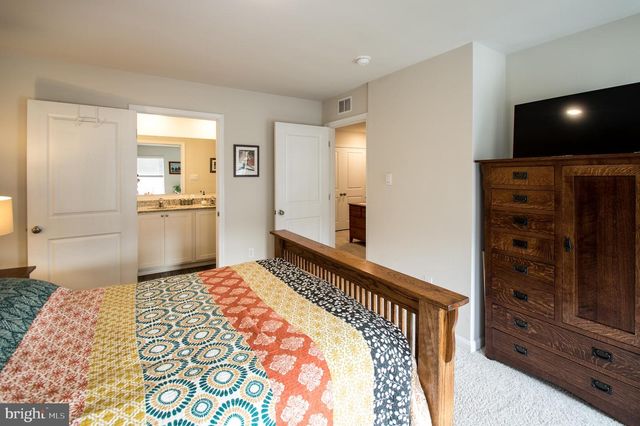 345 MAPLE RUN DR, York, PA 17404