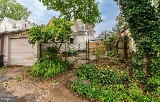 240 HENLEY RD, Wynnewood, PA 19096