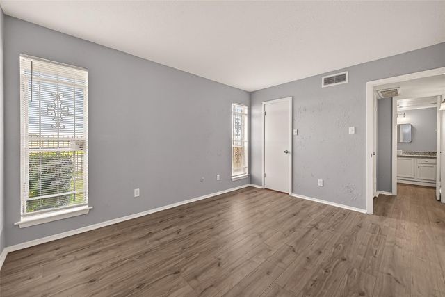 7313 Gulf Freeway 904, Houston, TX 77017