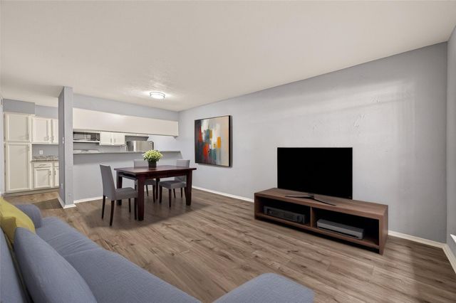 7313 Gulf Freeway 904, Houston, TX 77017