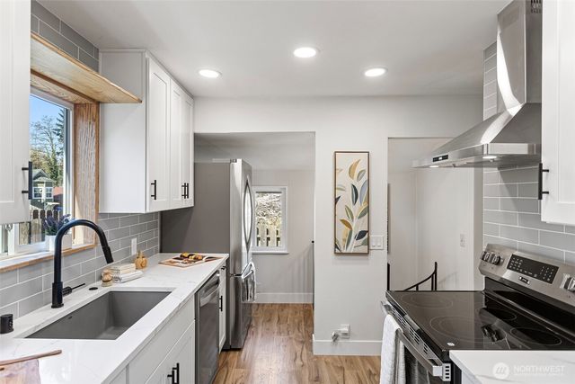 302 S Barton Street, Seattle, WA 98108