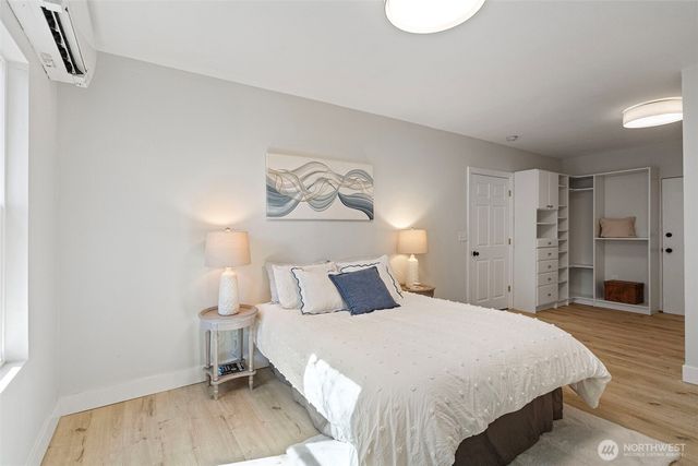 302 S Barton Street, Seattle, WA 98108