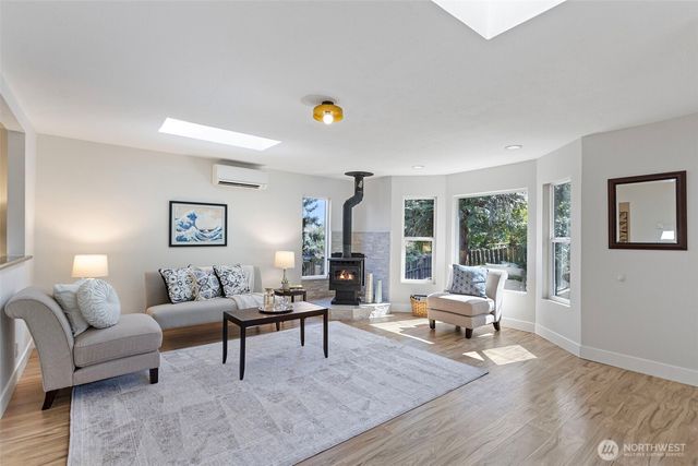 302 S Barton Street, Seattle, WA 98108