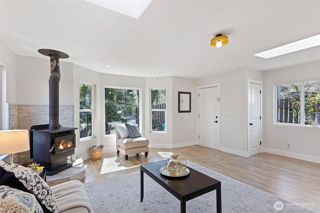 302 S Barton Street, Seattle, WA 98108