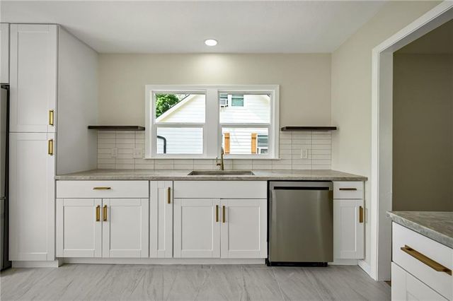 9401 W 82nd Street, Overland Park, KS 66204