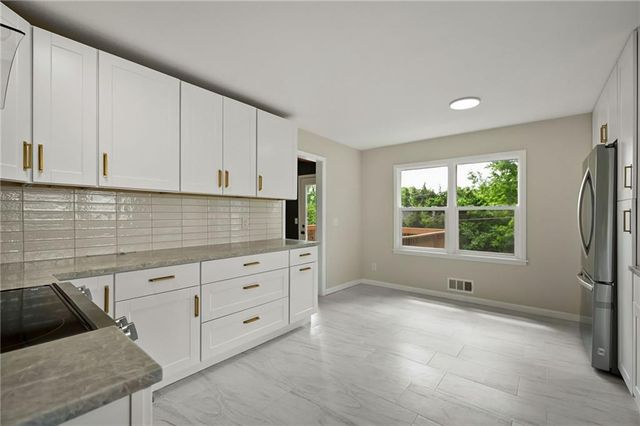 9401 W 82nd Street, Overland Park, KS 66204