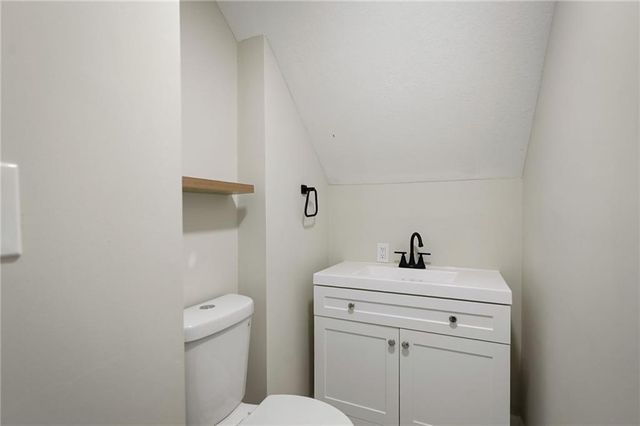 9401 W 82nd Street, Overland Park, KS 66204