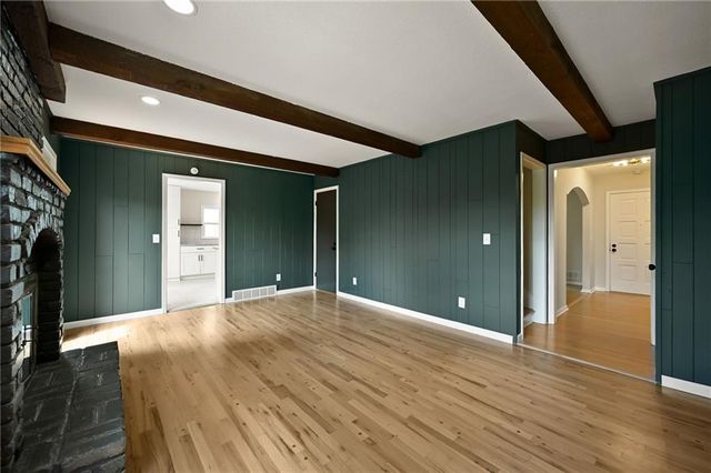9401 W 82nd Street, Overland Park, KS 66204
