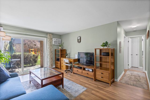 9 E Dundee Quarter Drive 108, Palatine, IL 60074