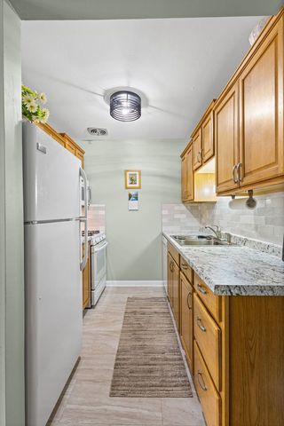 9 E Dundee Quarter Drive 108, Palatine, IL 60074