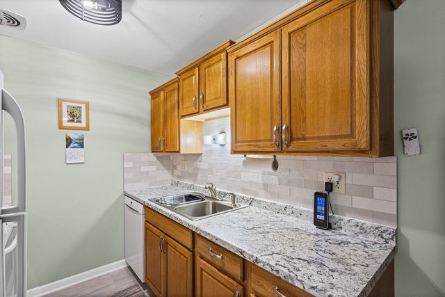 9 E Dundee Quarter Drive 108, Palatine, IL 60074