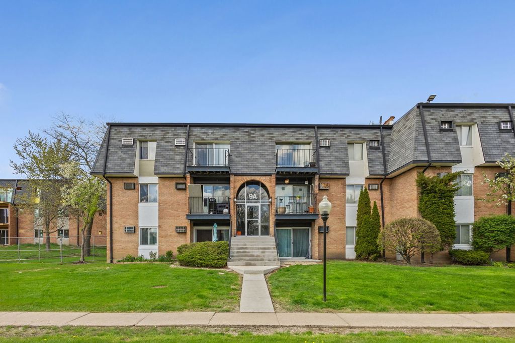 9 E Dundee Quarter Drive 108, Palatine, IL 60074