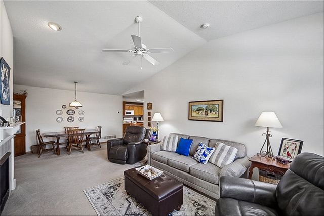2300 E Luster Lane 5, Des Moines, IA 50320