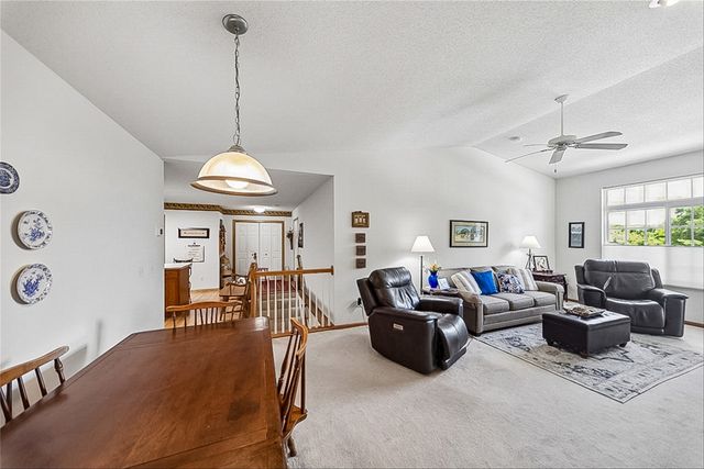 2300 E Luster Lane 5, Des Moines, IA 50320