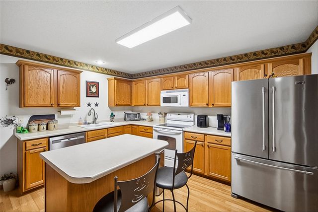 2300 E Luster Lane 5, Des Moines, IA 50320