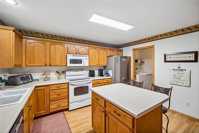2300 E Luster Lane 5, Des Moines, IA 50320