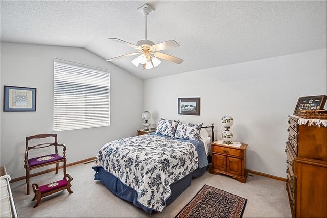 2300 E Luster Lane 5, Des Moines, IA 50320