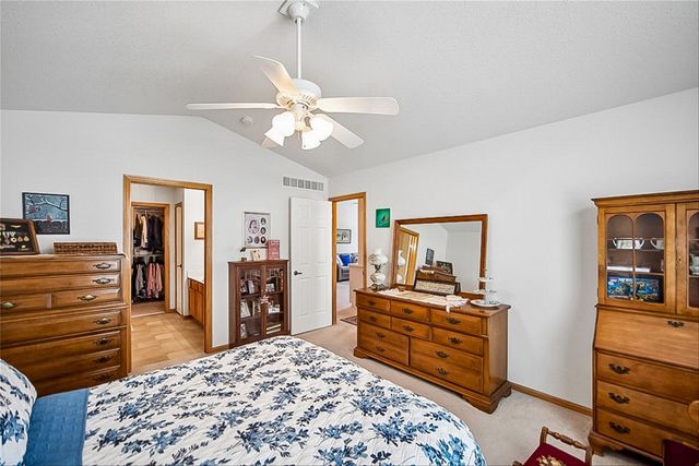 2300 E Luster Lane 5, Des Moines, IA 50320