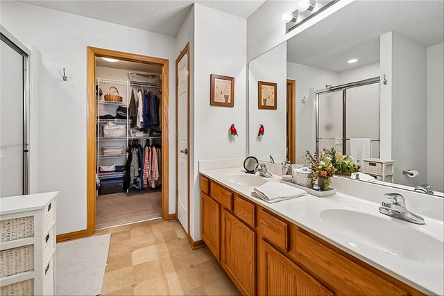 2300 E Luster Lane 5, Des Moines, IA 50320