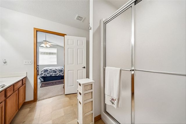2300 E Luster Lane 5, Des Moines, IA 50320