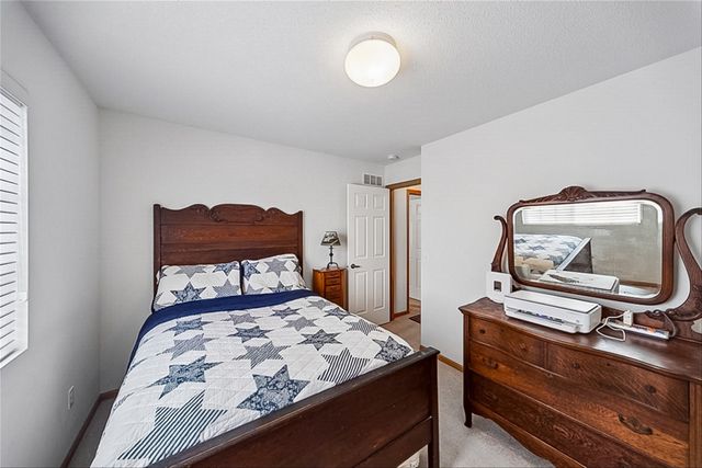 2300 E Luster Lane 5, Des Moines, IA 50320