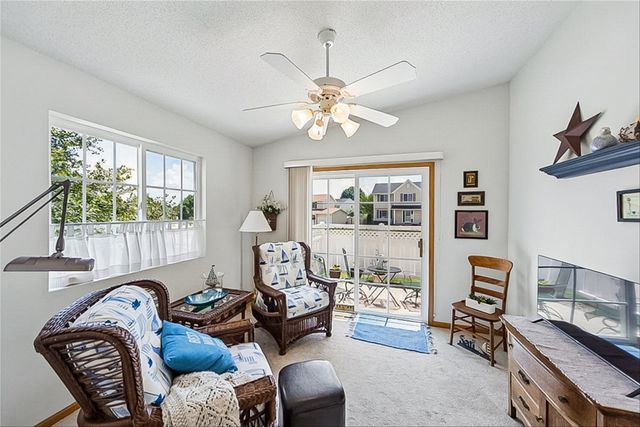 2300 E Luster Lane 5, Des Moines, IA 50320