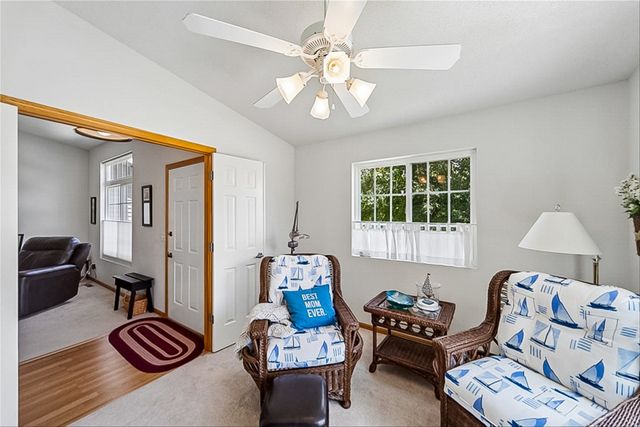 2300 E Luster Lane 5, Des Moines, IA 50320