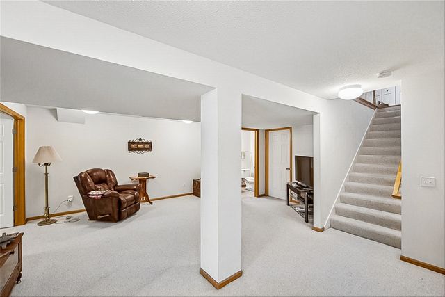 2300 E Luster Lane 5, Des Moines, IA 50320