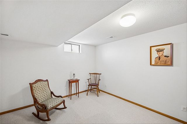 2300 E Luster Lane 5, Des Moines, IA 50320