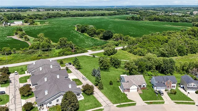 2300 E Luster Lane 5, Des Moines, IA 50320