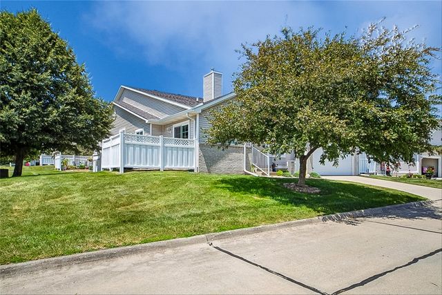 2300 E Luster Lane 5, Des Moines, IA 50320