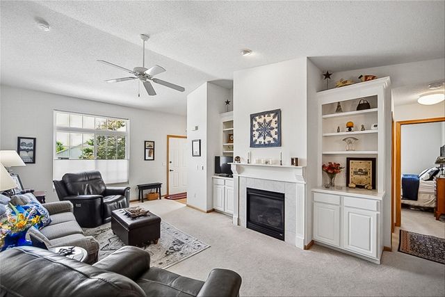 2300 E Luster Lane 5, Des Moines, IA 50320